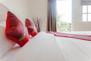 Desk, blackout curtains, rollaway beds, free WiFi - Maesot Siri Hotel (Mae Sot)