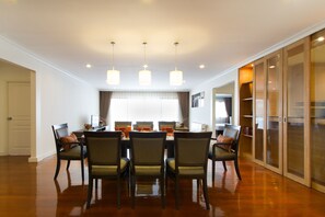 3-Bedroom Suite | In-room dining