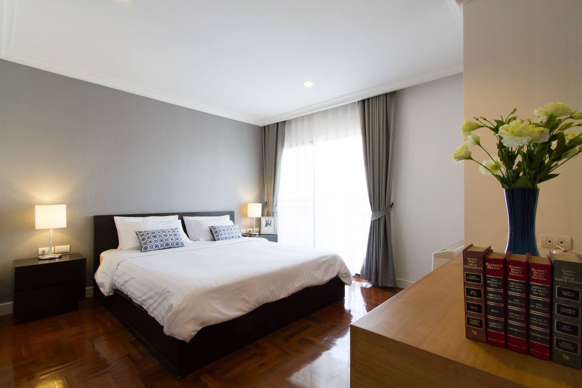3-Bedroom Suite | 3 kamar tidur, brankas, meja kerja, dan setrika/meja setrika