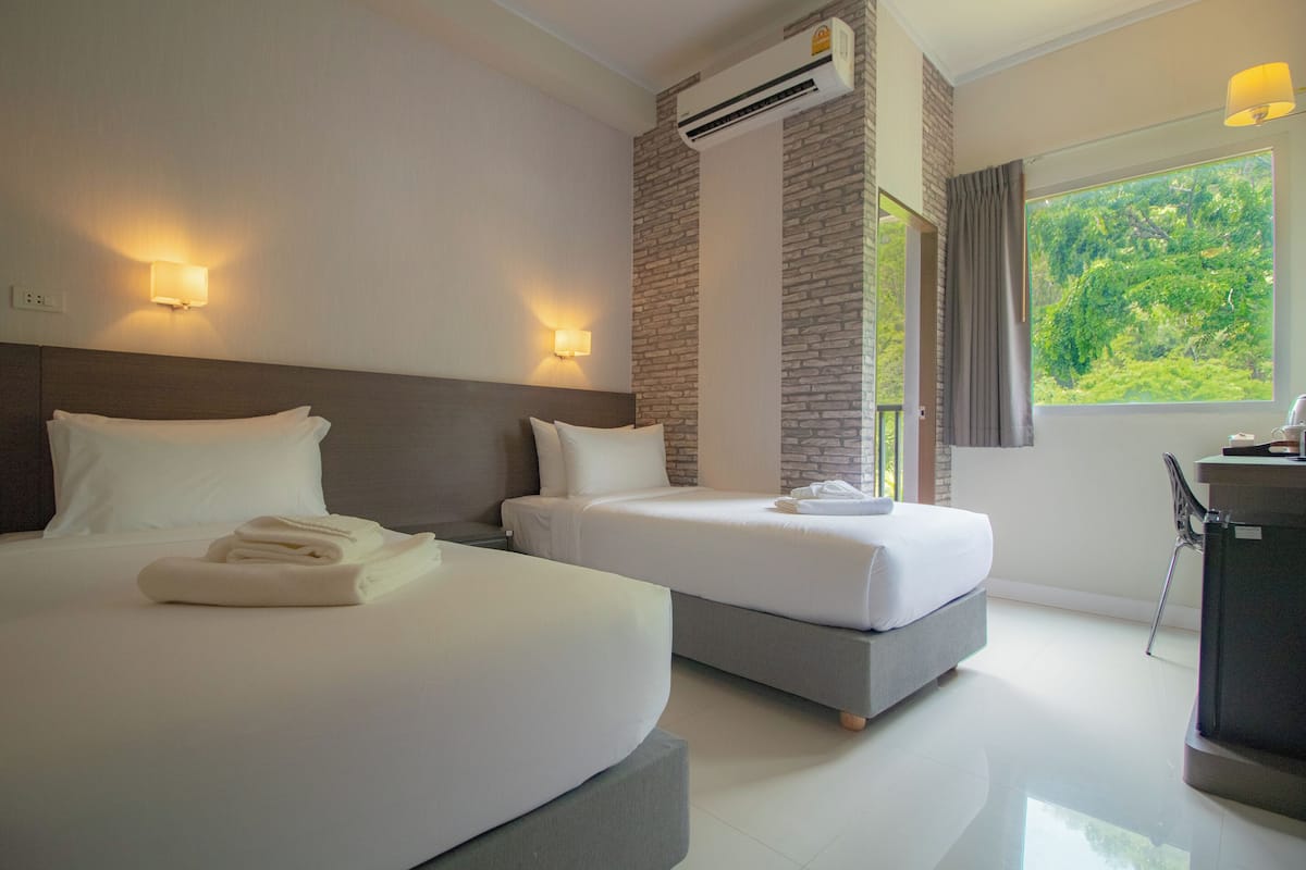Superior Twin Room | Desk, free WiFi