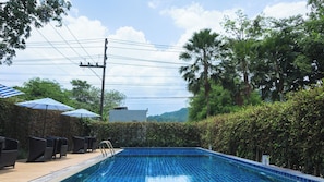 室外游泳池