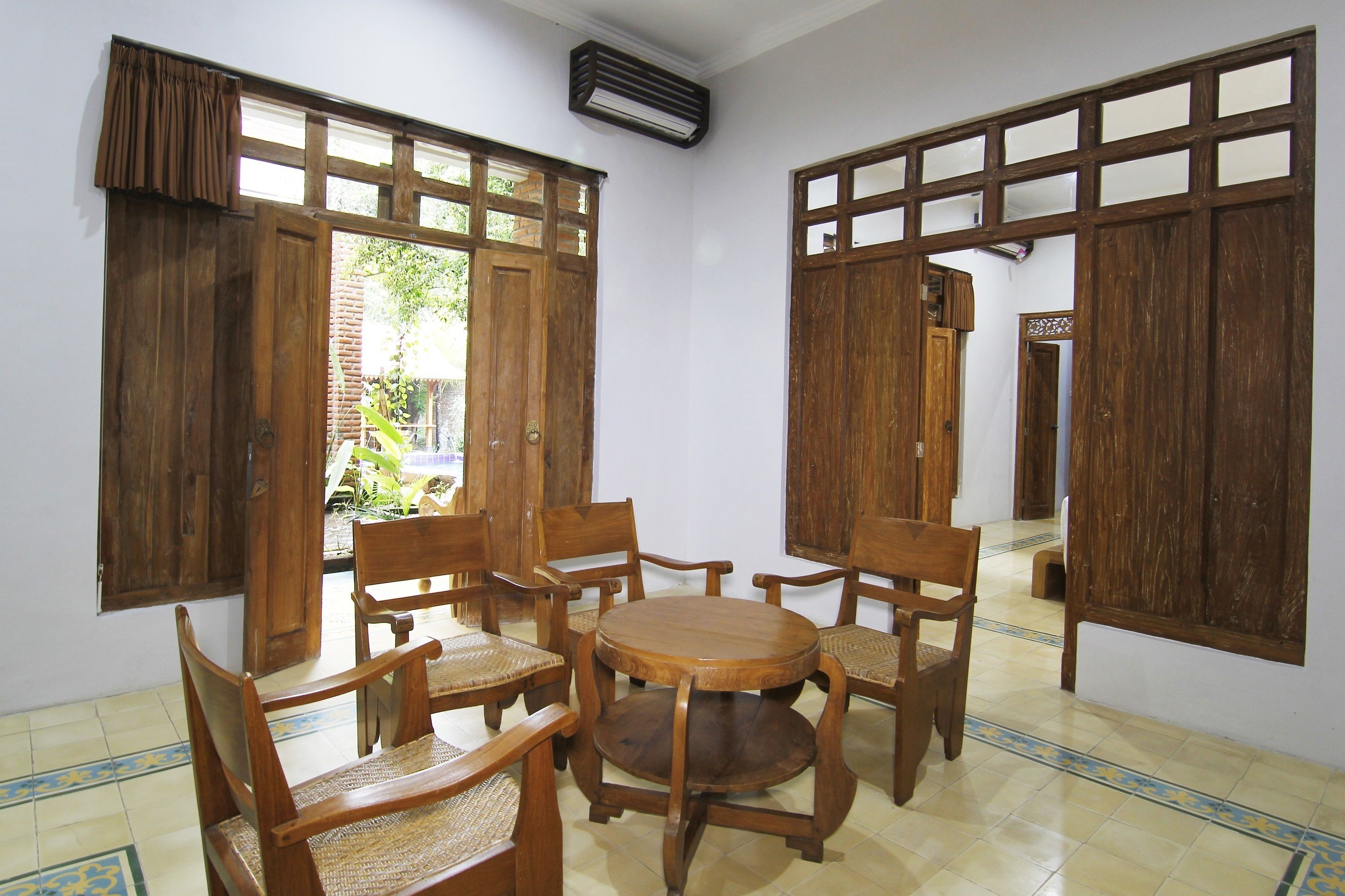 Suite Deluks | Area keluarga | Televisi LED 23-inci dengan saluran TV kabel dan TV