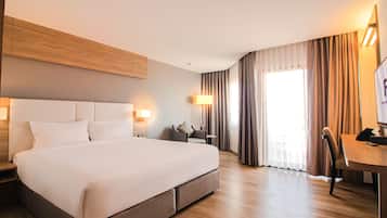 In-room safe, desk, free WiFi