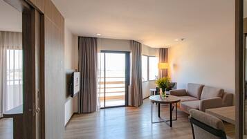 Junior Suite Room | Living area | 40-inch flat-screen TV with satellite channels, TV