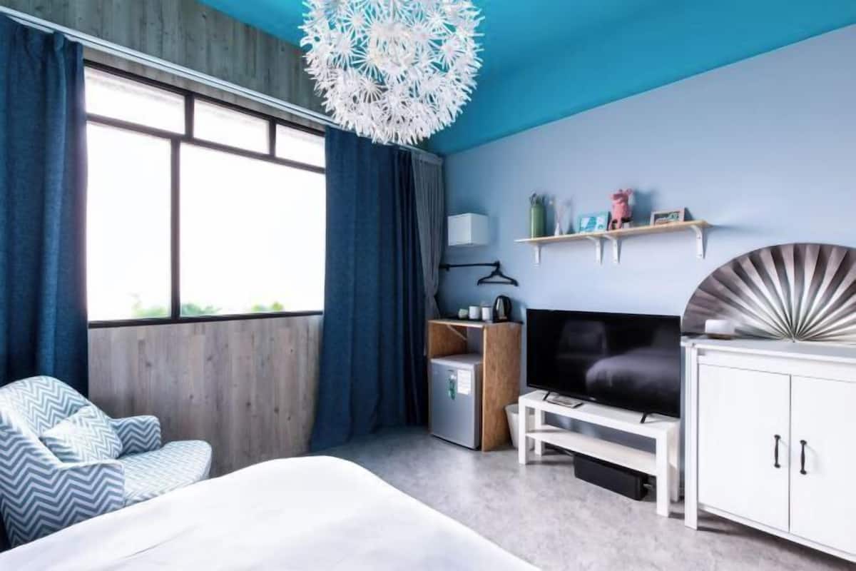 Blackout curtains, cots/infant beds, rollaway beds, free WiFi