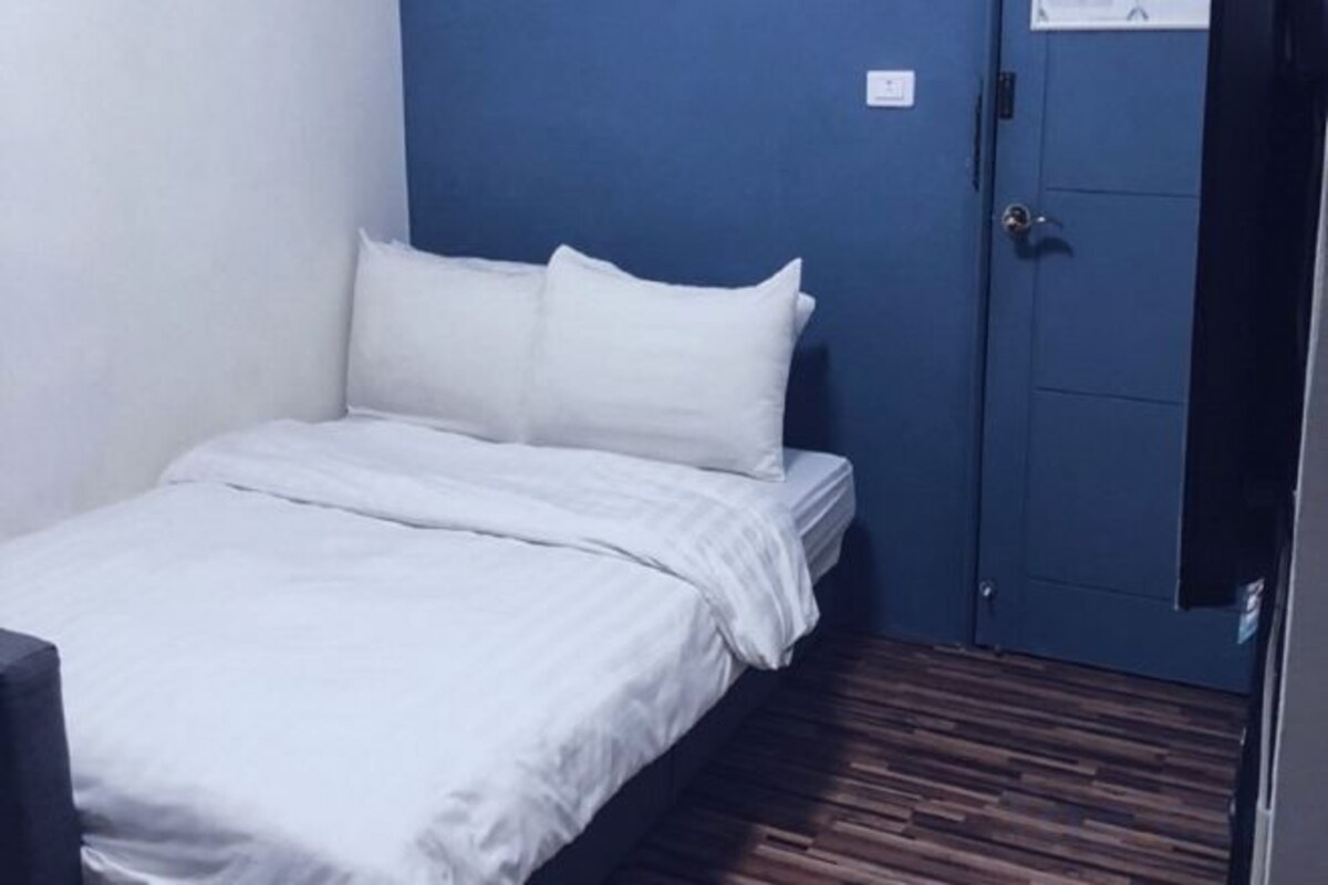 Blackout curtains, cots/infant beds, rollaway beds, free WiFi