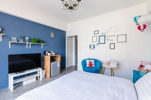 Comfort Suite, 1 Double Bed, Refrigerator (A3) | Blackout drapes, cribs/infant beds, rollaway beds, free WiFi - EATzzZ Hostel (Kaohsiung)