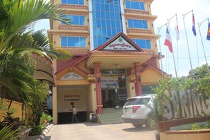 Front of property - Spring Park Hotel (Battambang)