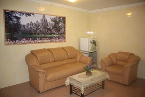 Deluxe Room - VIP Room | Living area | Flat-screen TV - Spring Park Hotel (Battambang)