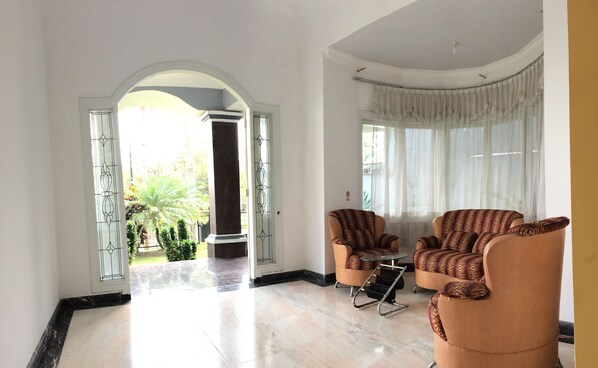 Villa, 5 Bedrooms | Living room | TV