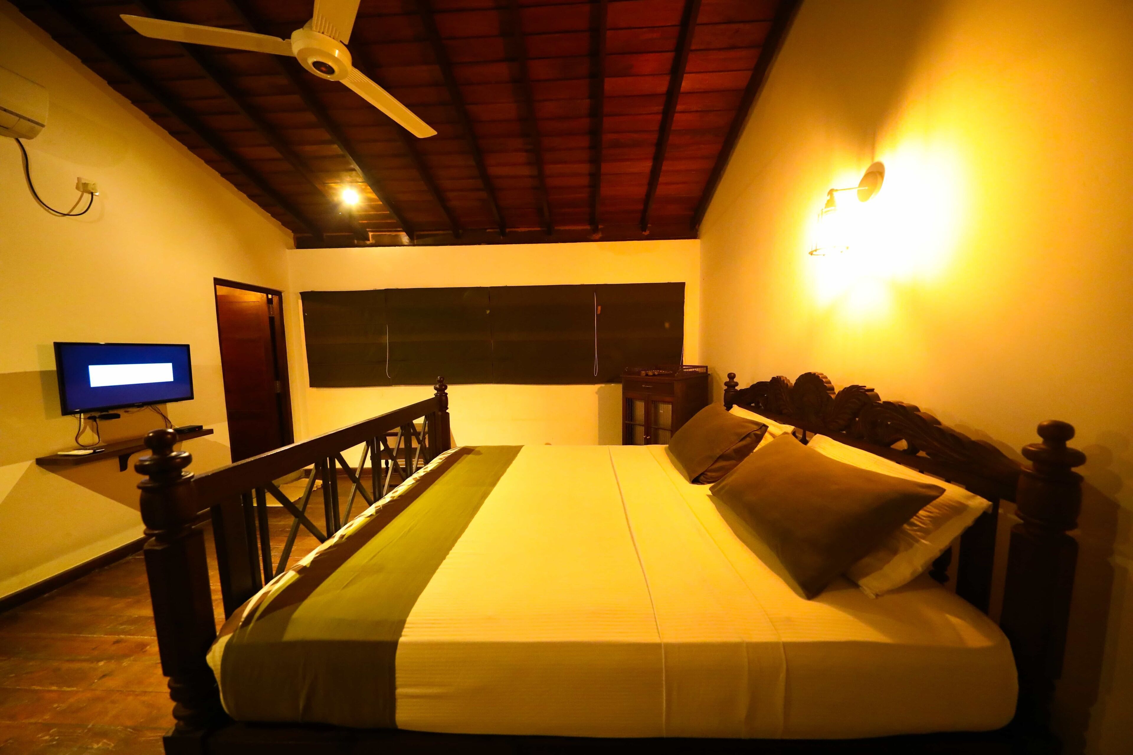 Minibar, rollaway beds, free WiFi, bed sheets