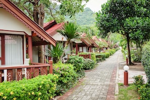 Property grounds - Buri Beach Resort (Ko Pha-ngan)