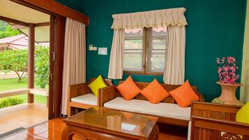 Casa de campo luxo (Oriental) | Sala de estar | TV de tela plana 40 polegadas com canais a cabo, TV