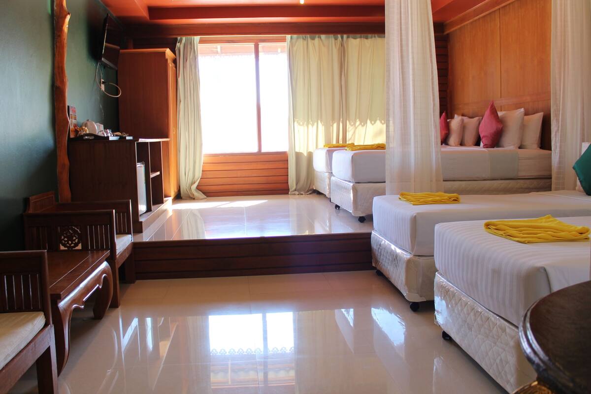 Oriental Quadruple Room | Minibar, una cassaforte in camera, una scrivania, Wi-Fi gratuito