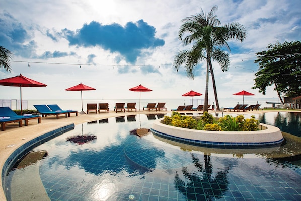 2 outdoor pools, pool umbrellas, pool loungers