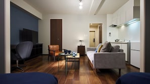 Suite (Special) | 1 camera, con stile personalizzato, tende oscuranti, ferro/asse da stiro