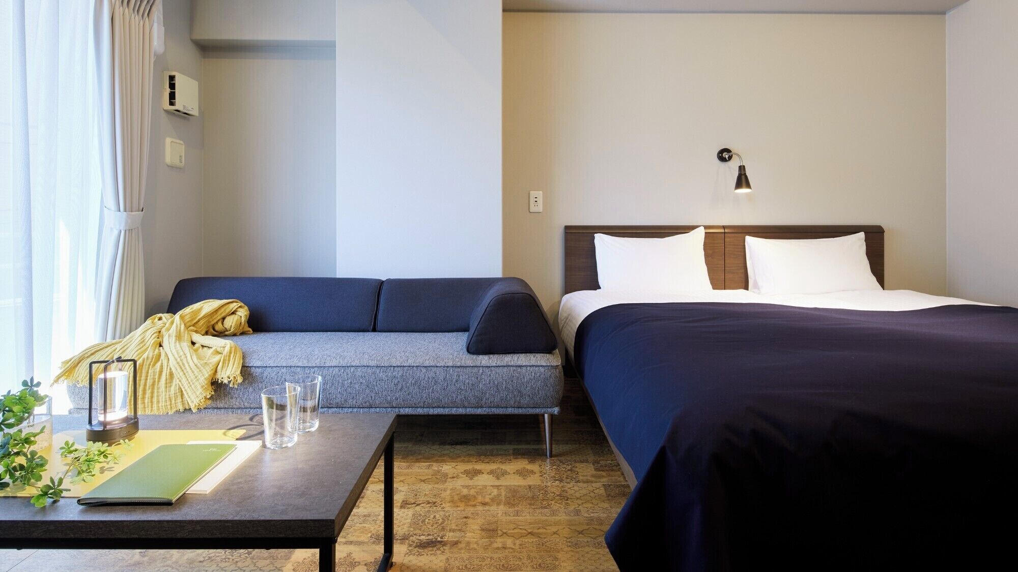 Habitación superior con 2 camas individuales | Decoración individual, cortinas opacas, tabla de planchar con plancha