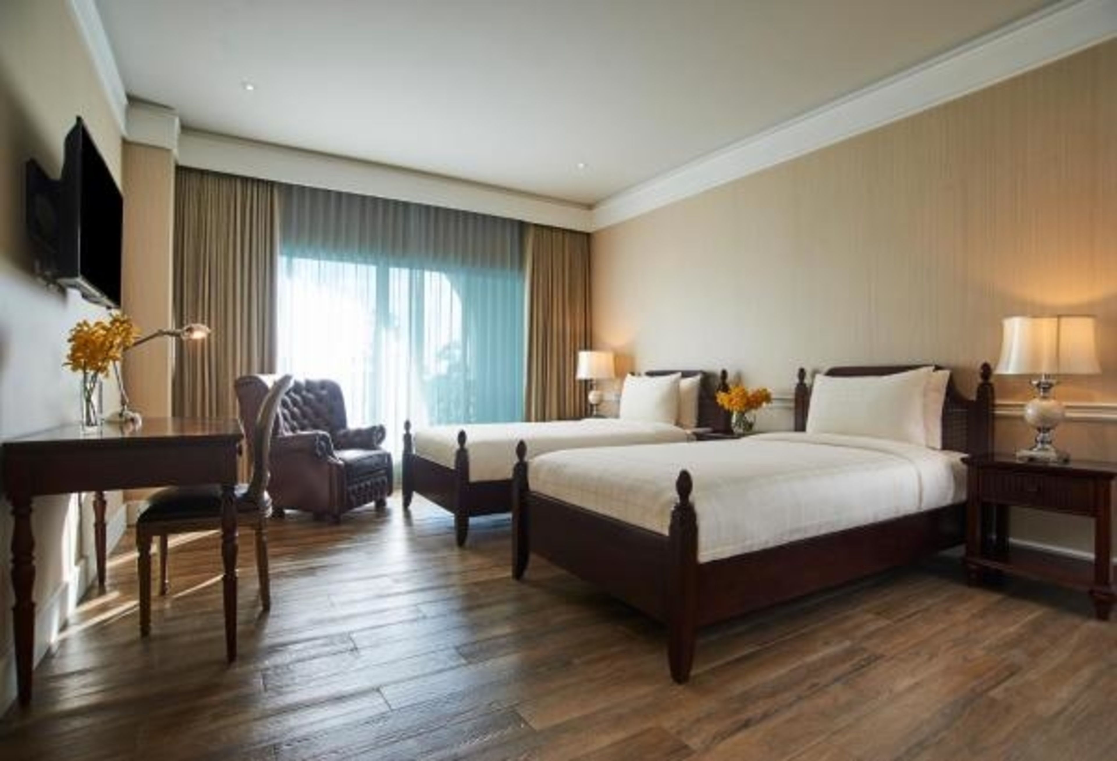 grand deluxe king room | 1 bedroom, minibar, in-room safe, desk