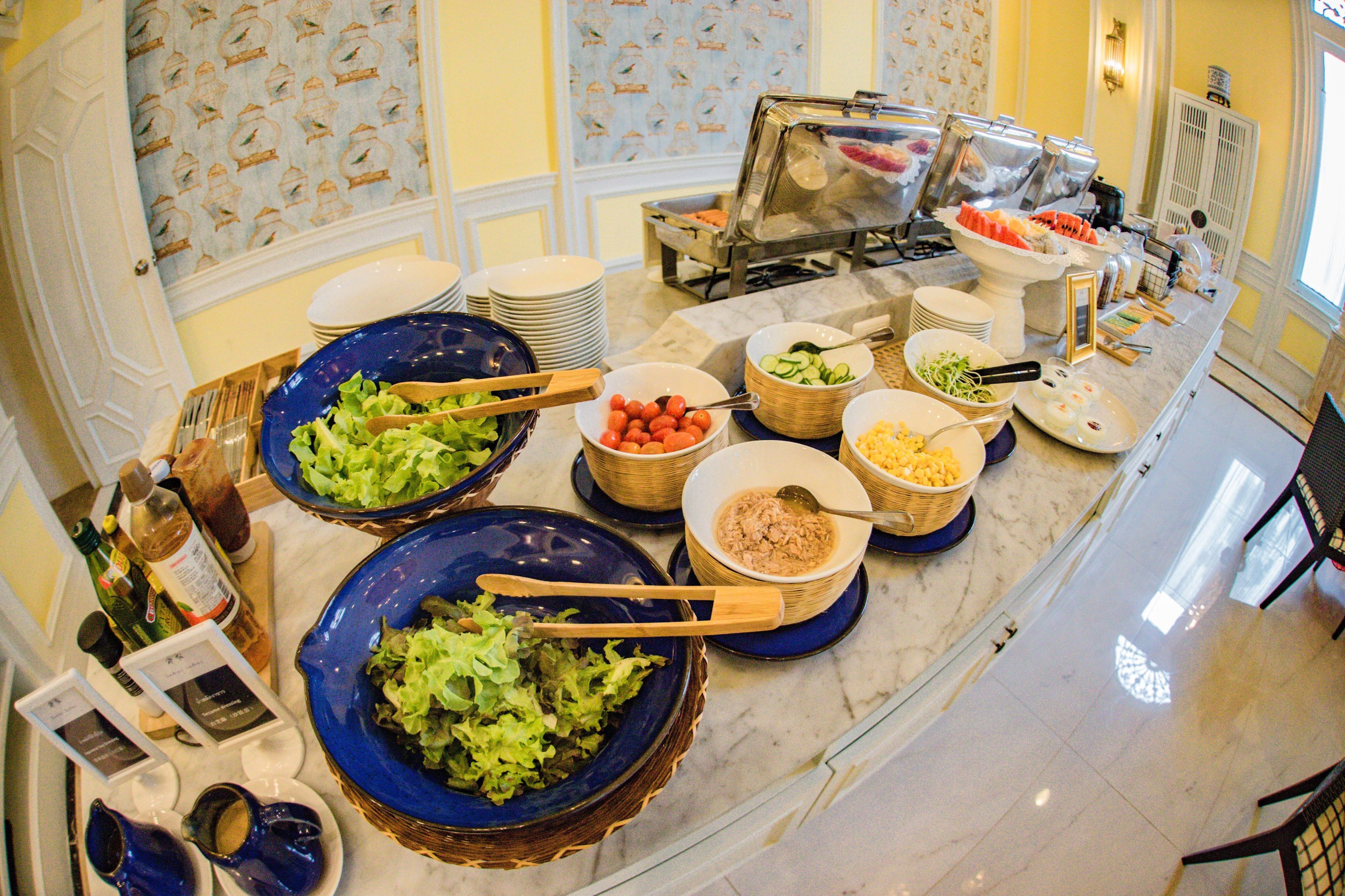 daily continental breakfast (thb 350 per person)