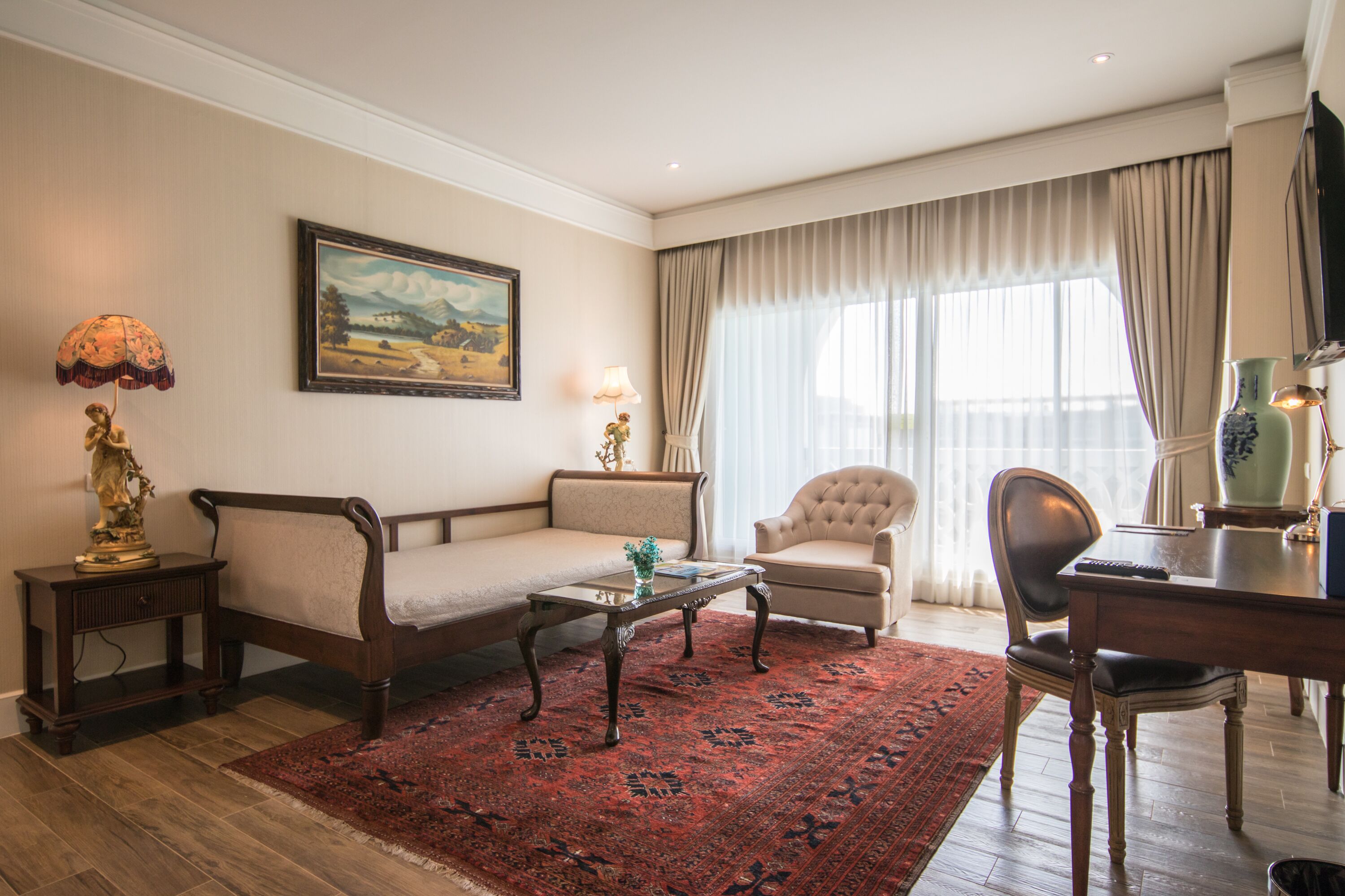 one-bedroom suite single room | 1 bedroom, minibar, in-room safe, desk