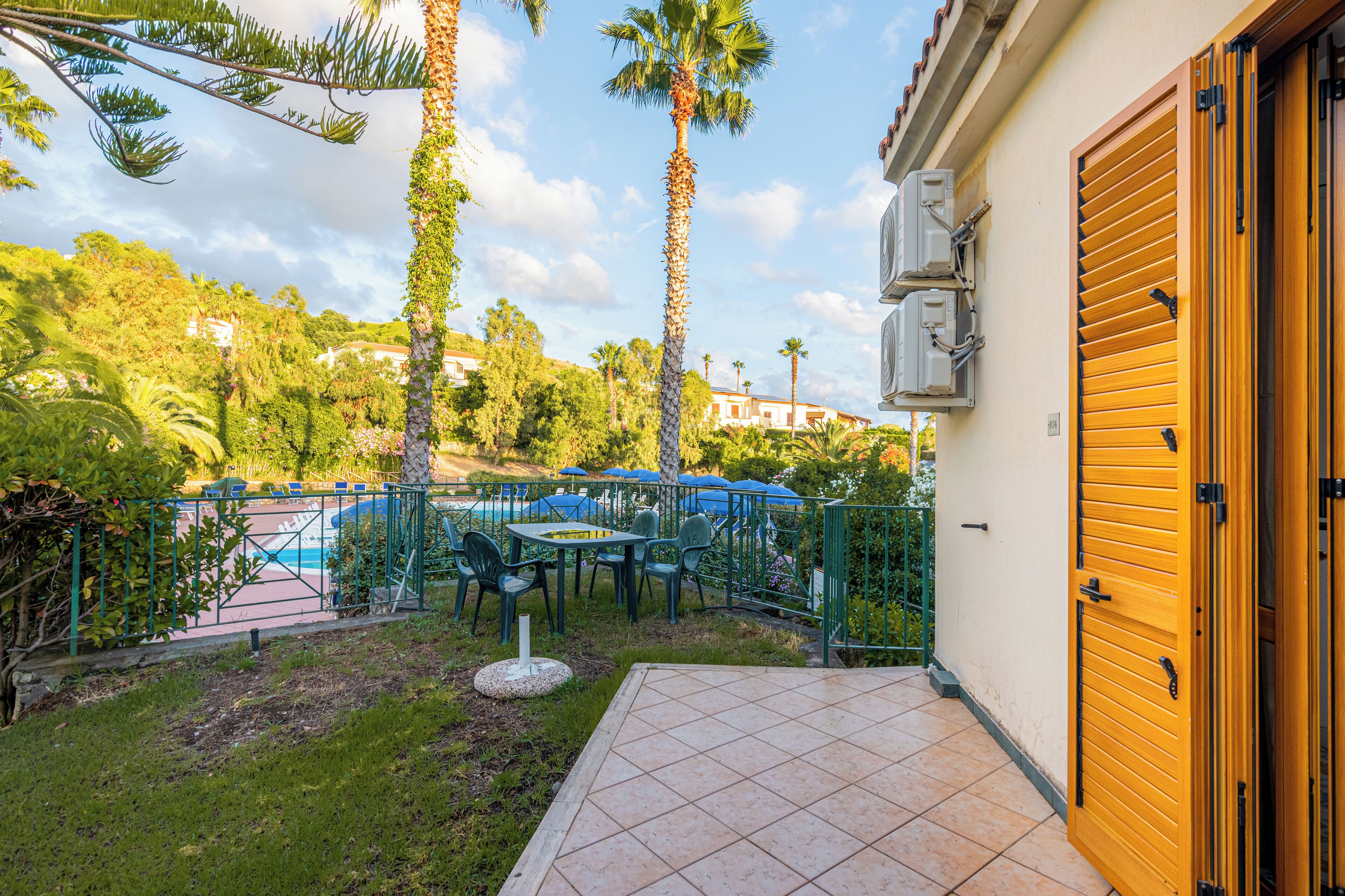 Coffres-forts dans les chambres, bureau, rideaux occultants