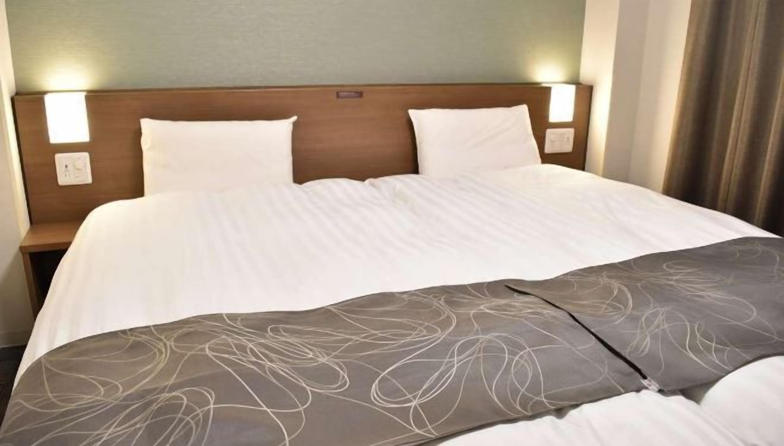 Caja de seguridad en la habitación, escritorio y wifi gratis 