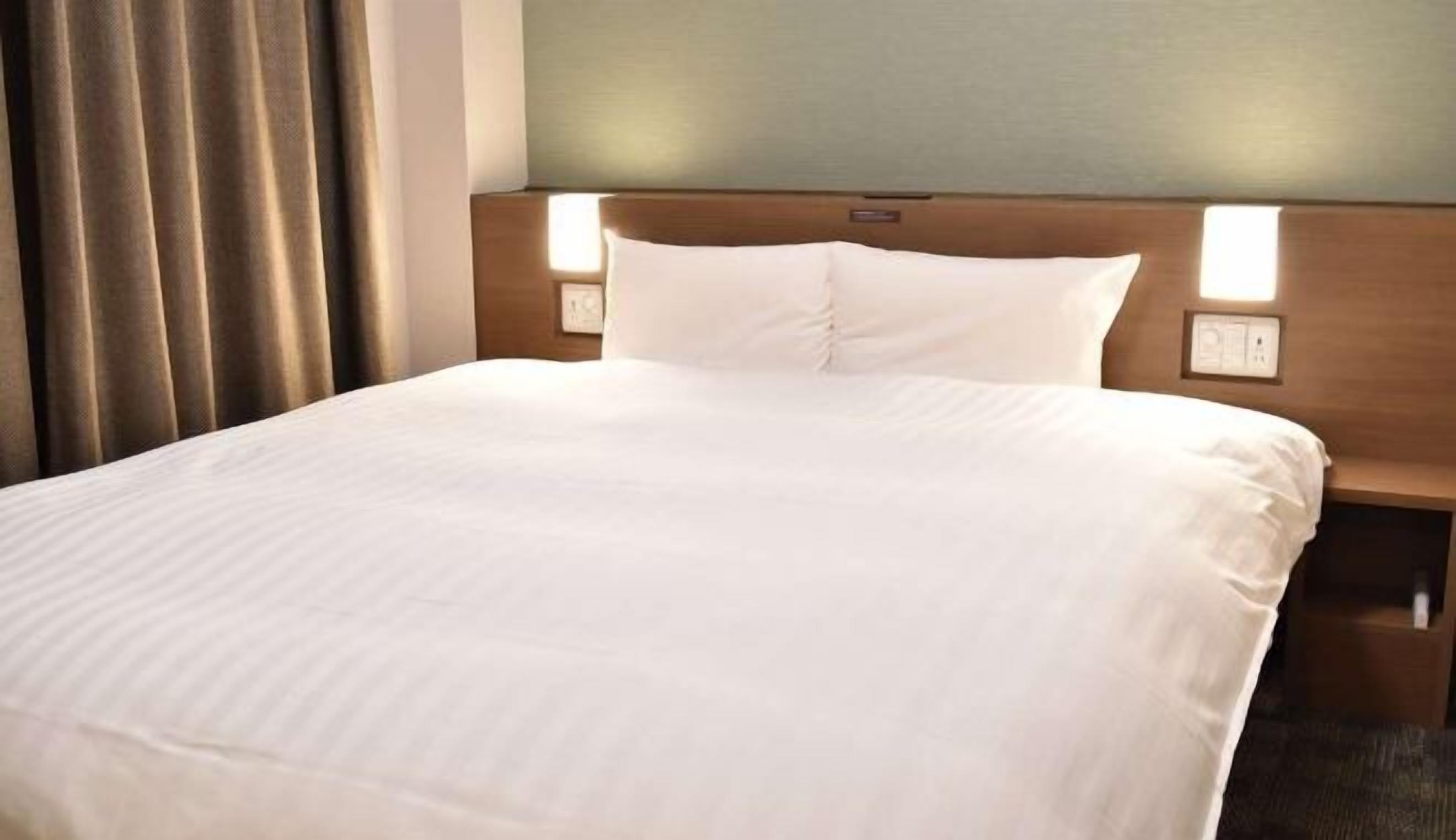 Caja de seguridad en la habitación, escritorio y wifi gratis 