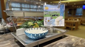 Tägliches Frühstücksbuffet (2500 JPY pro Person)