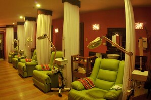 Sauna, steam room, body treatments, body wraps, body scrubs, facials