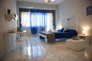 Chambre Classique, salle de bains privée (External) | Couette en duvet d'oie, bureau, Wi-Fi gratuit, draps fournis