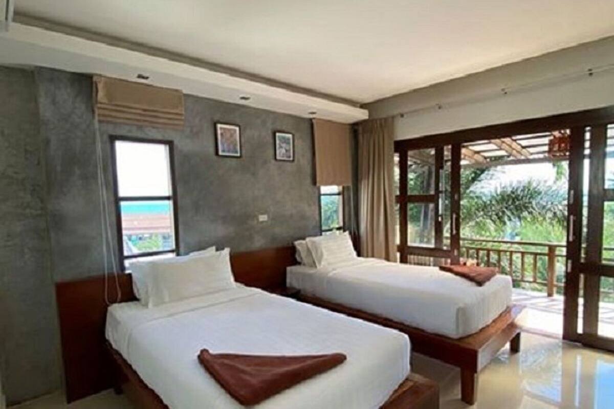 Minibar, caja de seguridad en la habitación, wifi gratis y ropa de cama