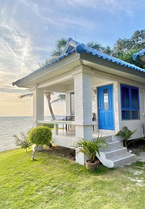 Beach Front Bungalow | Minibar, in-room safe, free WiFi, bed sheets - Sunset Beach Villas (Ko Pha-ngan)