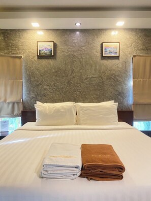 Hillside Bungalow | Minibar, in-room safe, free WiFi, bed sheets - Sunset Beach Villas (Ko Pha-ngan)