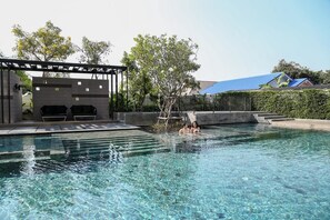 Außenpool, Liegestühle