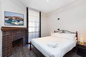 Double Room, Private Bathroom | Free WiFi, bed sheets - The Lansdowne Sydney (Chippendale)