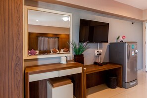 Deluxe Triple Room | Desk, free WiFi, bed sheets - Latin Garden (Bangkok)