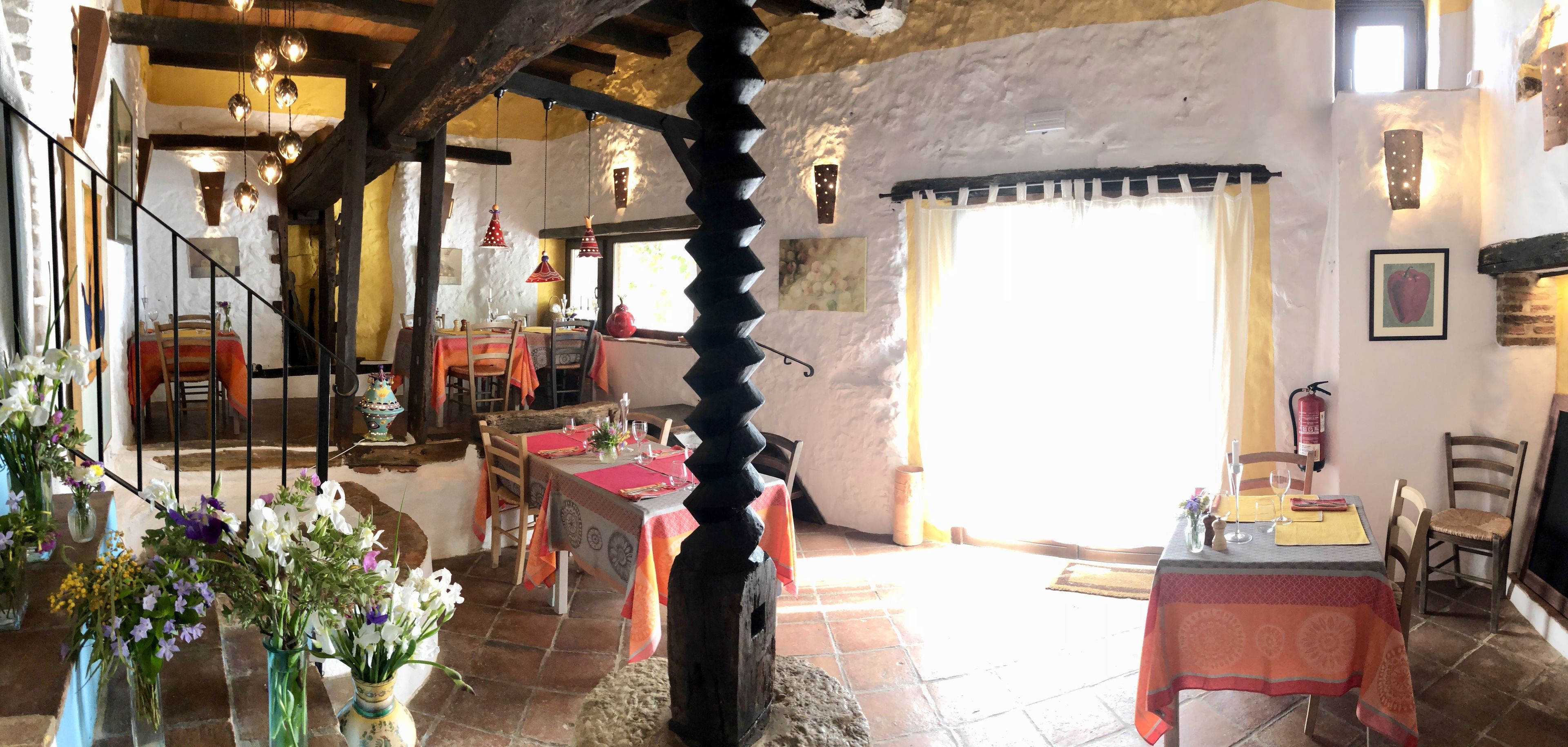 breakfast, lunch, dinner served; international cuisine