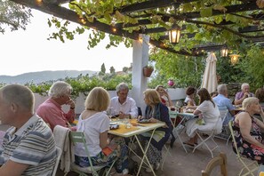 Breakfast, lunch, dinner served; international cuisine  - Hotel La Fructuosa (Gaucin)