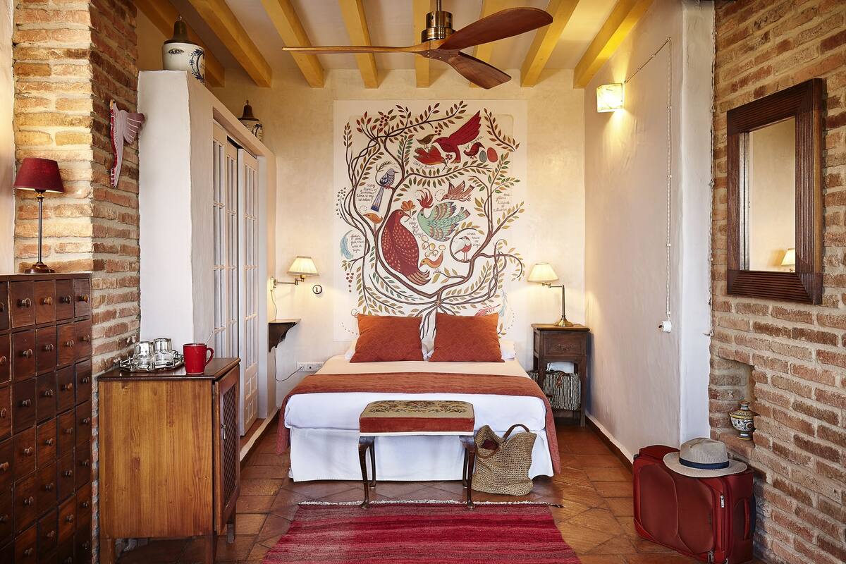 Double Room (Las Aves) | Minibar, iron/ironing board (on request), cribs (free), WiFi (free)