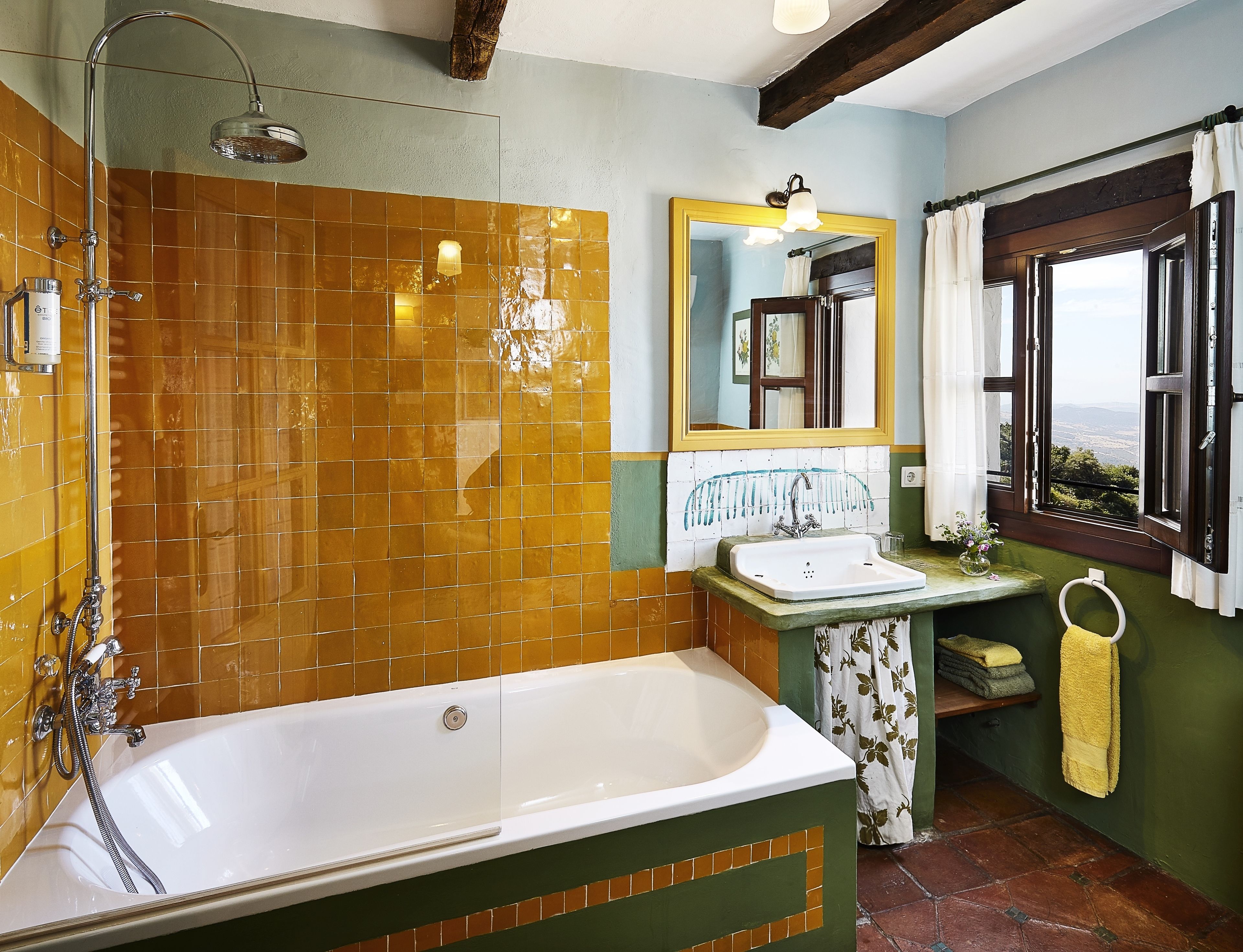 double room (las aves) | bathroom | free toiletries, hair dryer, towels