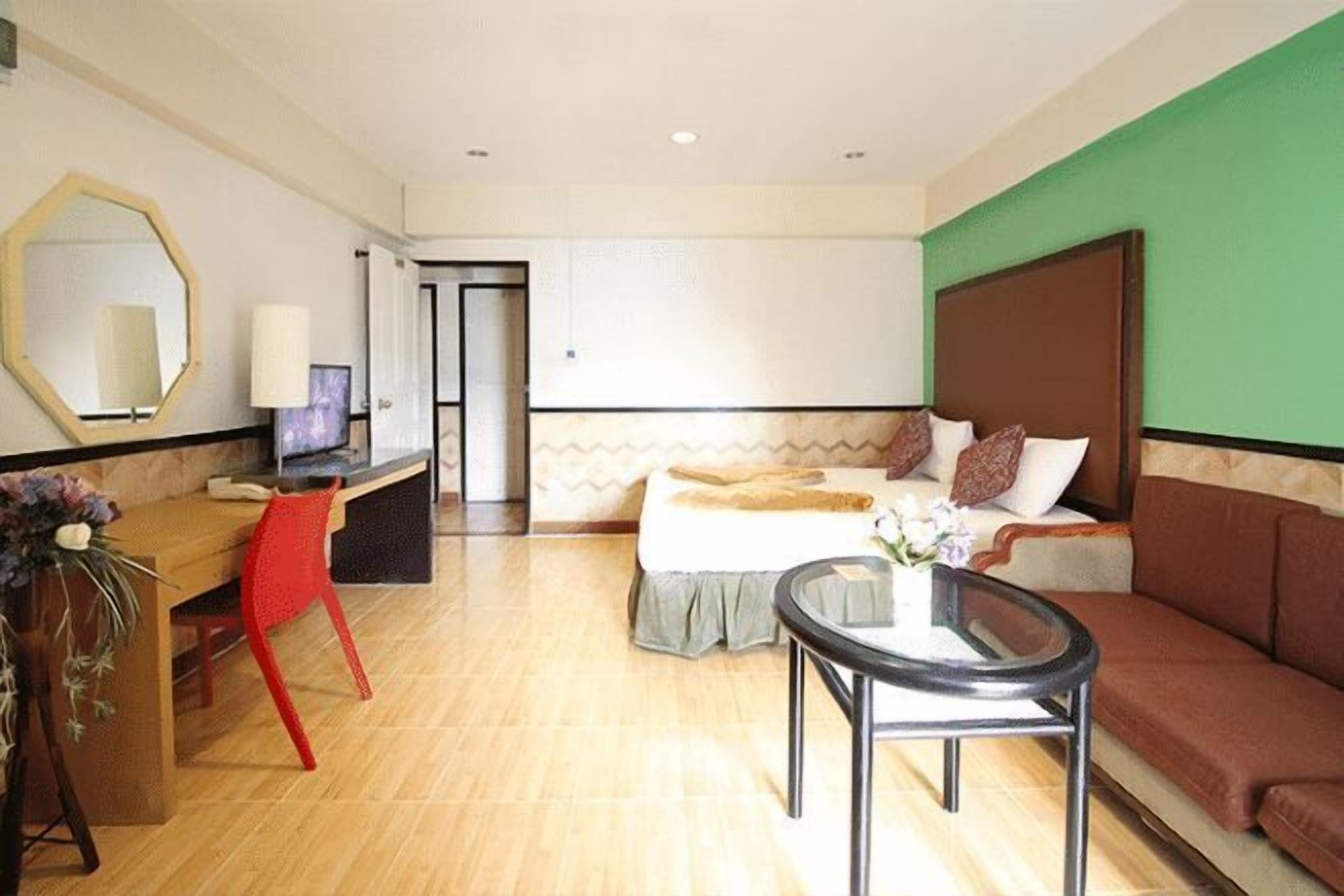 Cortinas blackout, wifi gratis y ropa de cama 