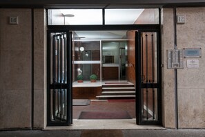 Property entrance - Momenti Romani (Rome)