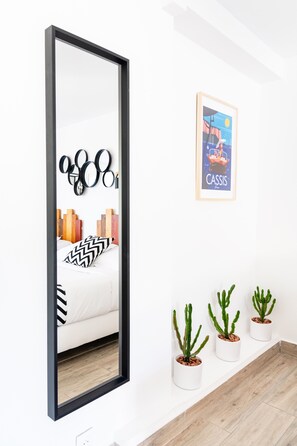 Familiekamer, terras, aan tuin (CONFORT TERRASSE 5pers ) | Individueel gedecoreerd, individueel gemeubileerd, gratis wifi