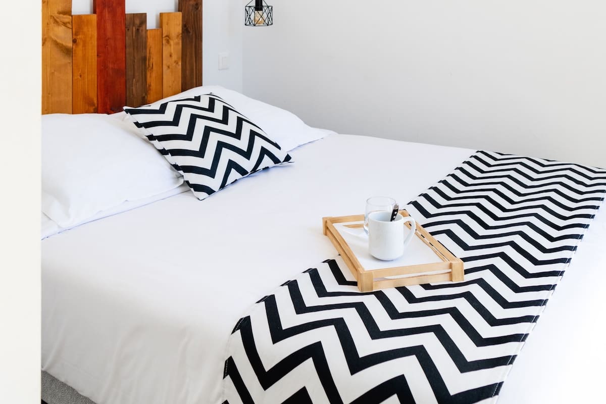 Decoración personalizada, muebles diferentes y wifi gratis