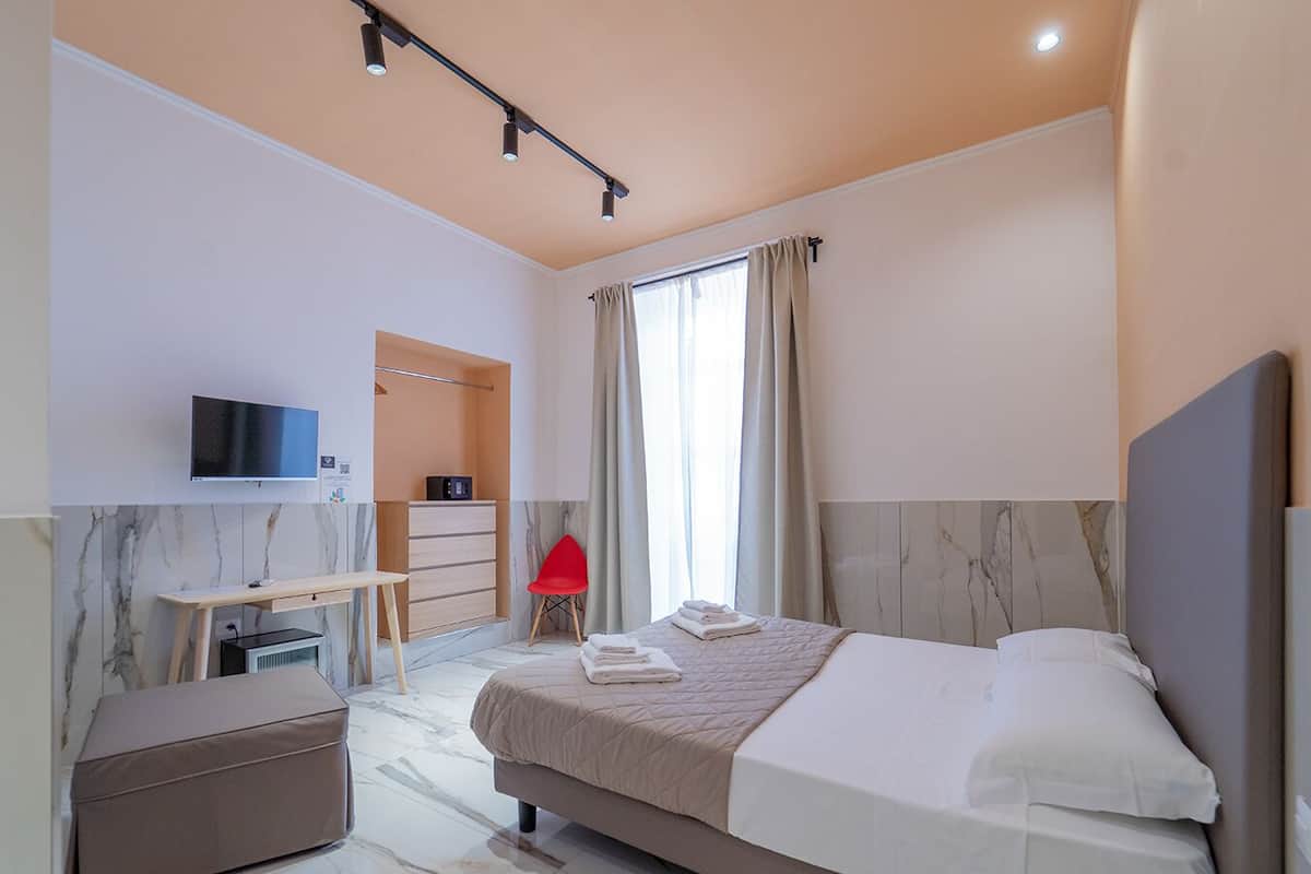 Deluxe Room, 1 Bedroom, City View, Annex Building (VIA GUGLIELMO SAN FELICE 24, 4 Floor) | 1 bedroom, premium bedding, in-room safe, free WiFi