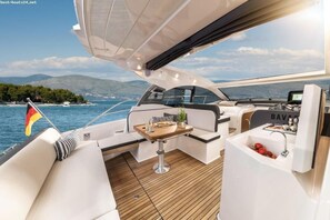 Luxury Mobile Home, 2 Bedrooms, Sea View, Annex Building | Premium bedding, in-room safe, free WiFi, bed sheets - P.C. Boutique H. Napoli Centro by ClaPa Group Dislocated Hospitality (Naples)