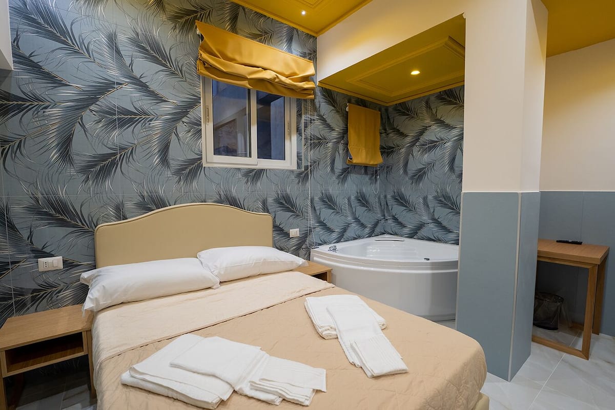 Standard Studio Suite, 1 Bedroom, Jetted Tub, Annex Building (Vico Freddo a donnalbina 2) | 1 bedroom, premium bedding, in-room safe, free WiFi