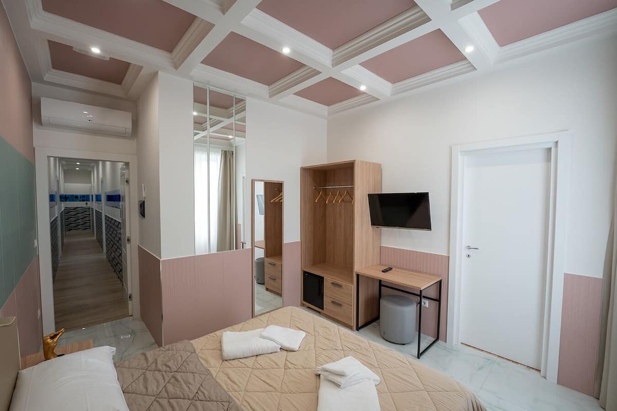 Superior Room, 1 Bedroom, Partial Sea View, Annex Building (via del chiostro 25) | 1 bedroom, premium bedding, in-room safe, free WiFi