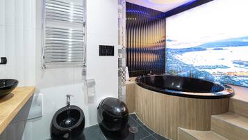 Studio Suite, Hot Tub, Annex Building (Piazza Mercato, 45) | Private spa tub
