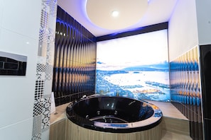 Studio Suite, Hot Tub, Annex Building (Piazza Mercato, 45) | Bathroom | Shower, rainfall showerhead, free toiletries, hair dryer - P.C. Boutique H. Napoli Centro by ClaPa Group Dislocated Hospitality (Naples)